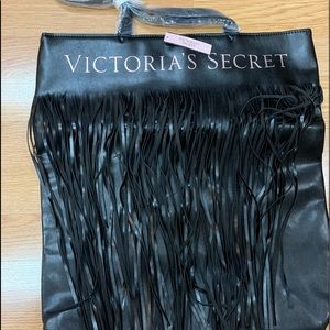 Victoria secret bag with magnetic closure